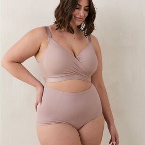 Pennington’s Essential Wireless Lounge Bra - Déesse Collection Size 46DD